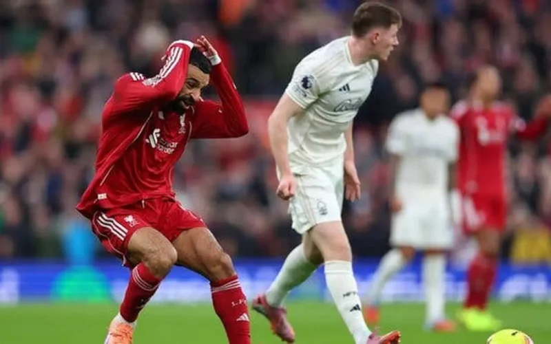 تصالح درامي.. الإدارة تقبل رأس محمد صلاح بعد التوتر